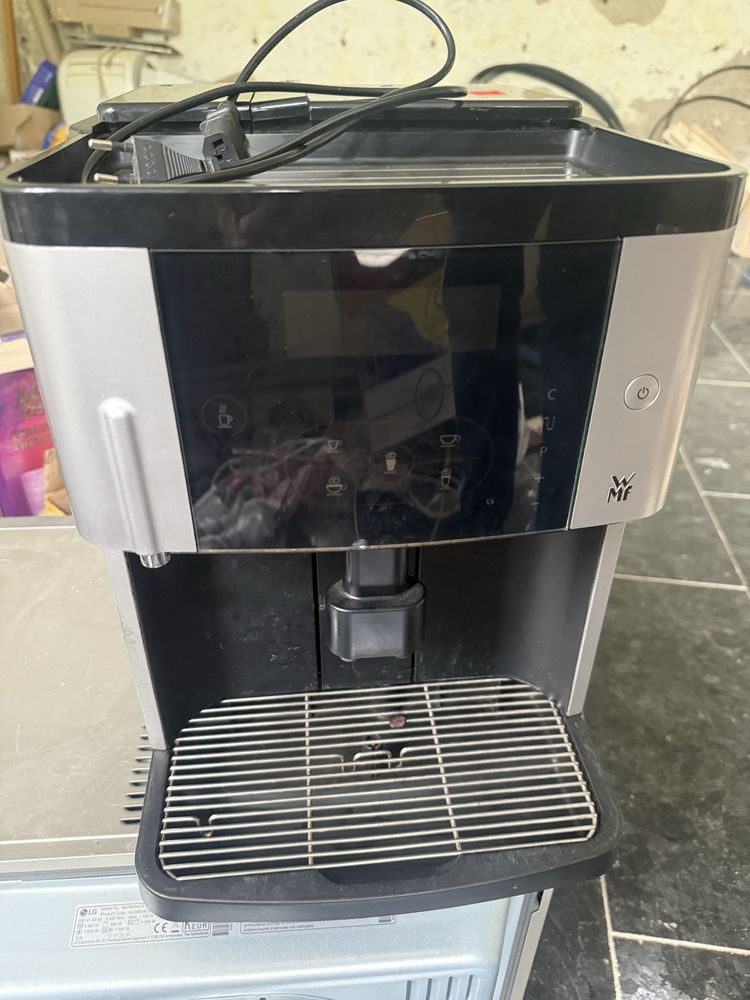 Кавомашини WMF 800, Delonghi Magnifica