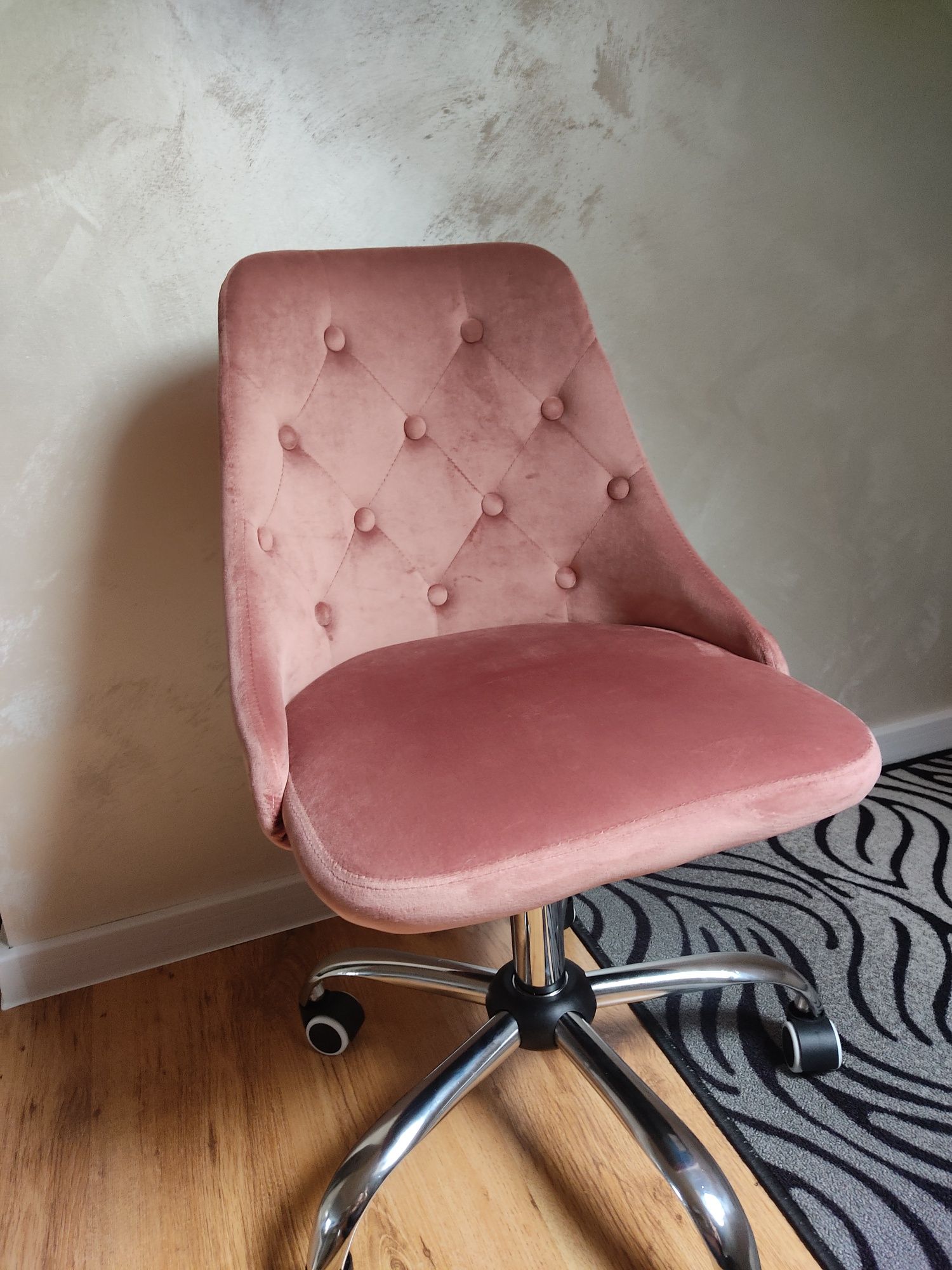 Krzesło biurowe obrotowe kolor  brudny róż