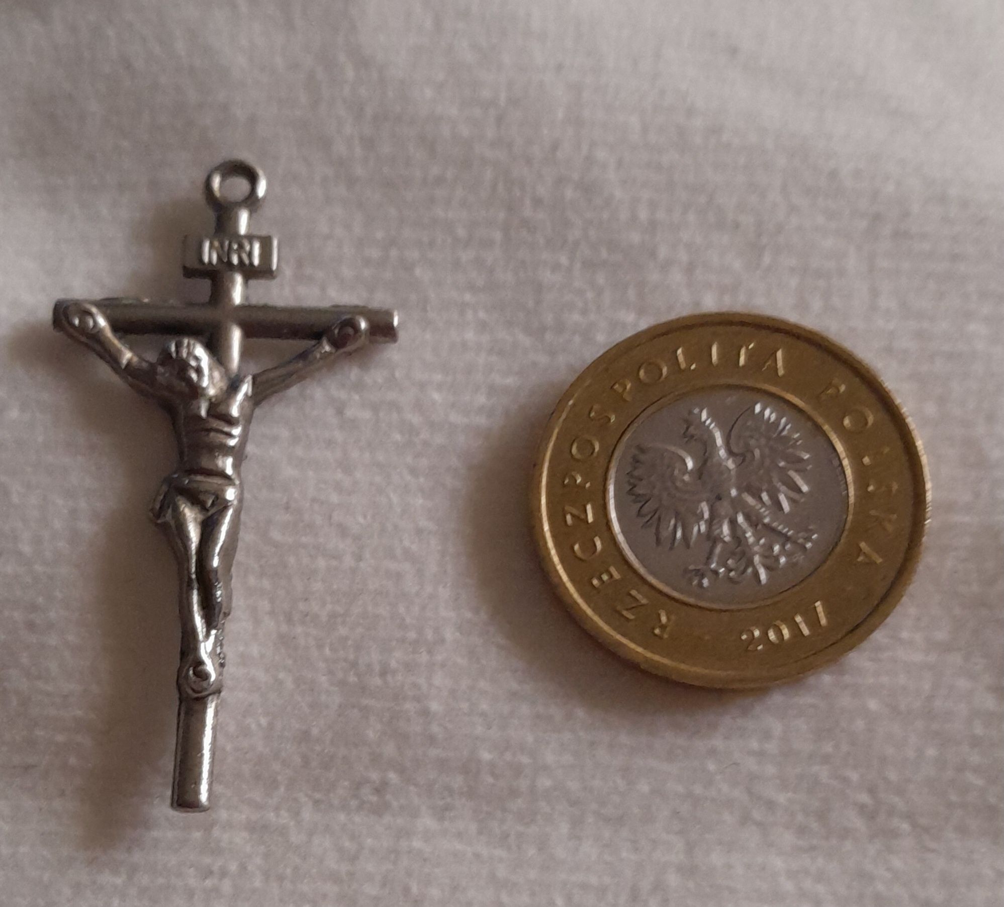 Srebrny krzyżyk z Jesusem