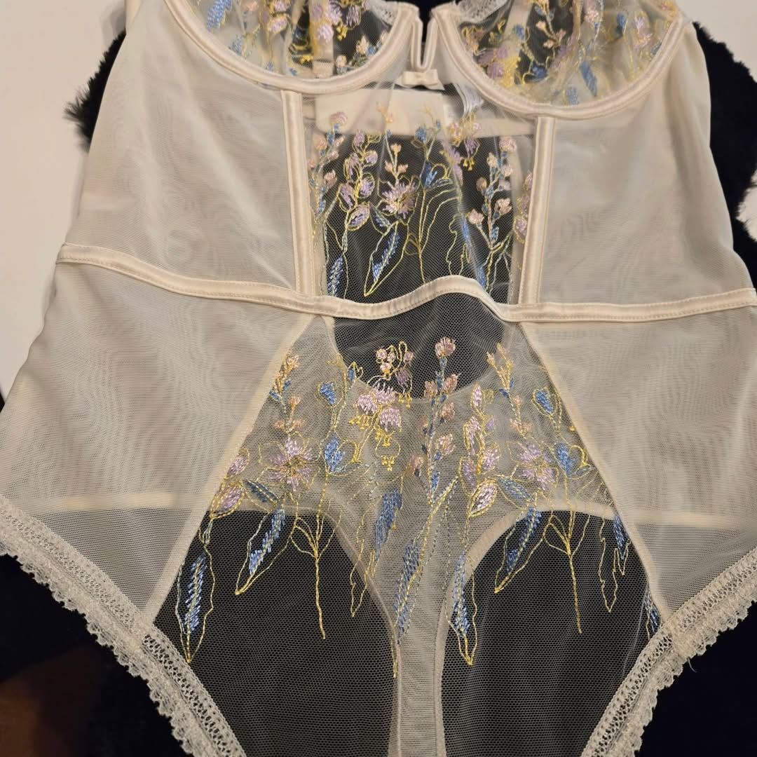 Modelujące body Primark r.70B