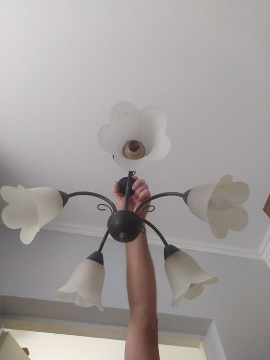 Продам люстру в хорошому стані