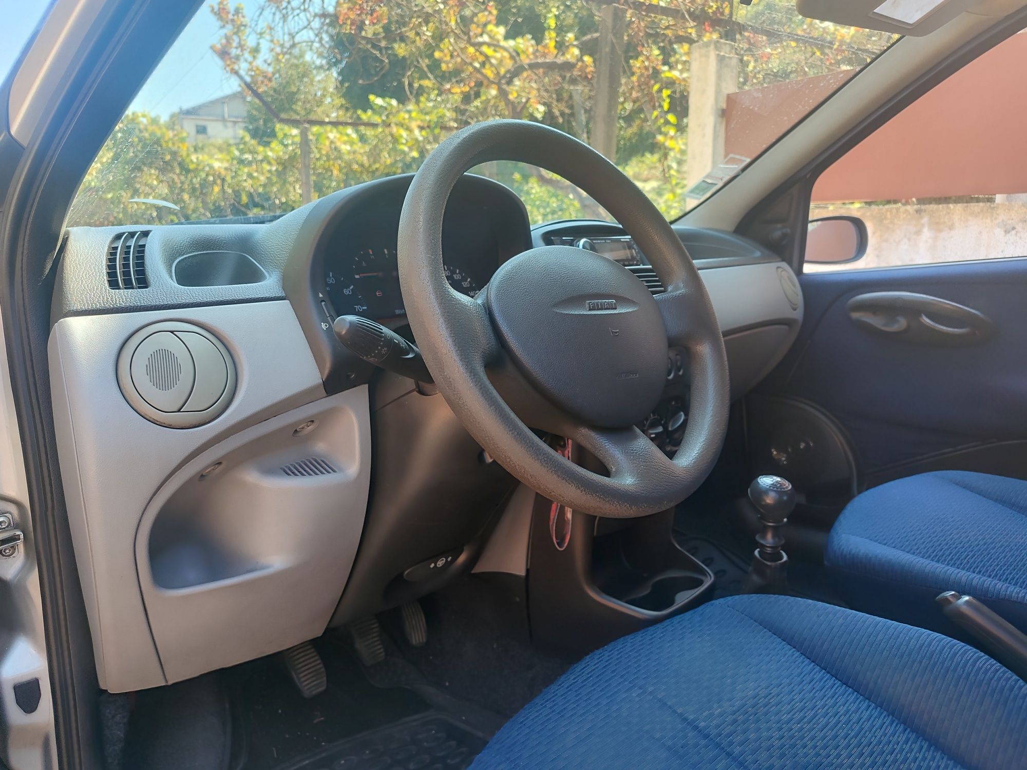 Fiat Punto ELX Económico e Fiável, Ideal para Cidade