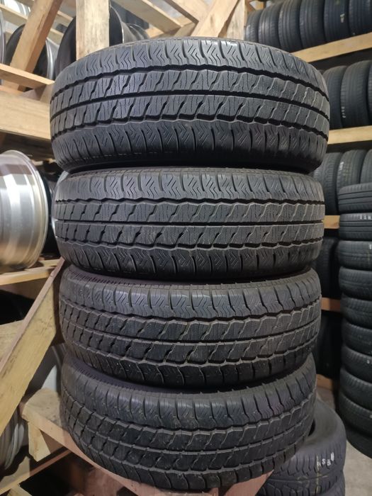 Майже нові всесезонні шини MAXXIS 215/65 R16 C резина Р16 С