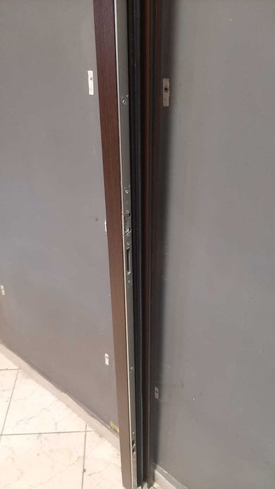 Drzwi zewnętrzne Erkado Wiener 1 dąb bagienny 90P prawe na zew.