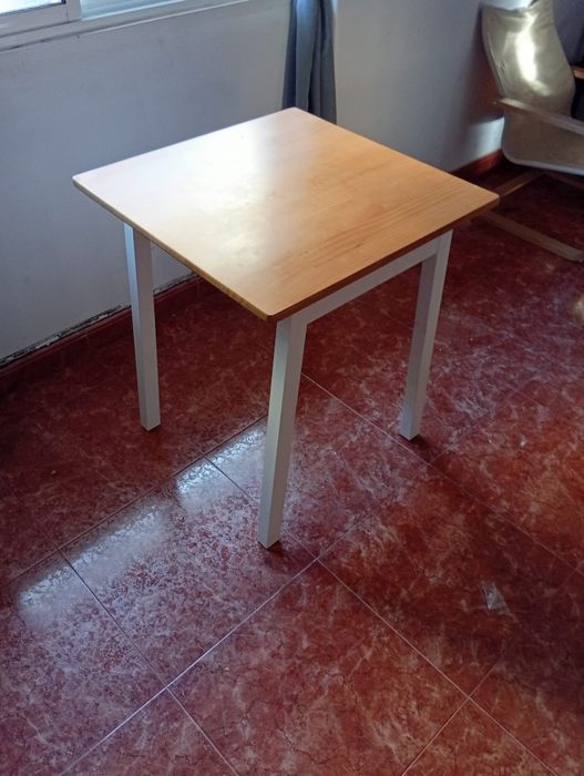 Mesa de sala marrom