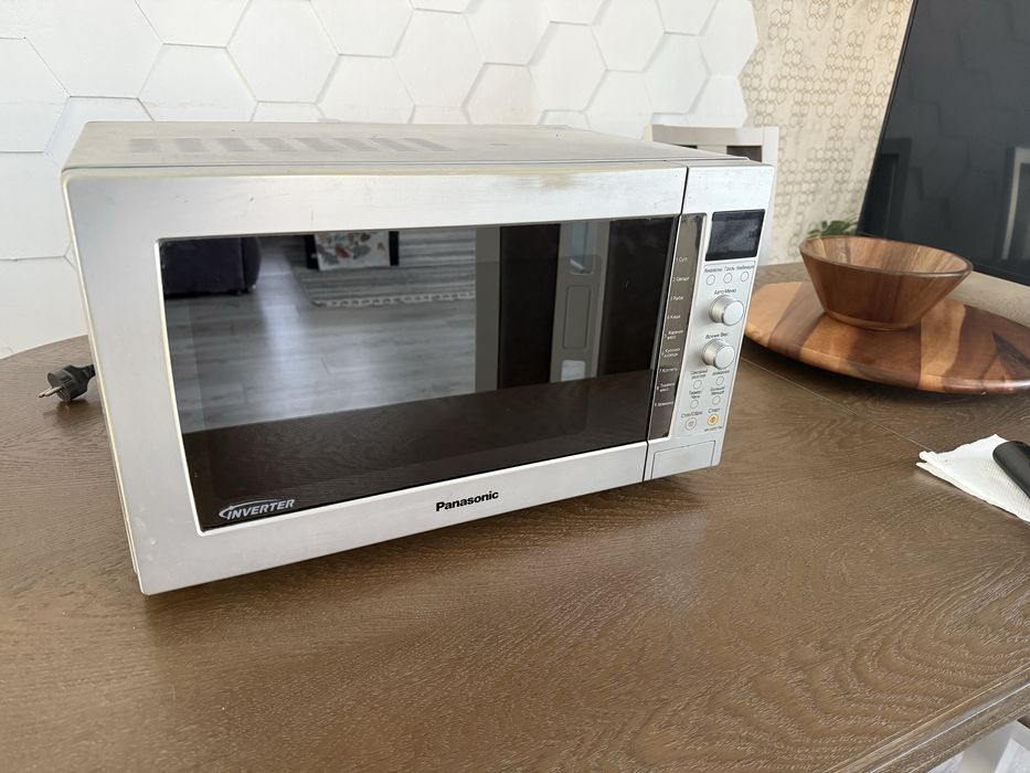 Мікрохвильова піч Panasonic NN-GD577M LG mh 6387bs