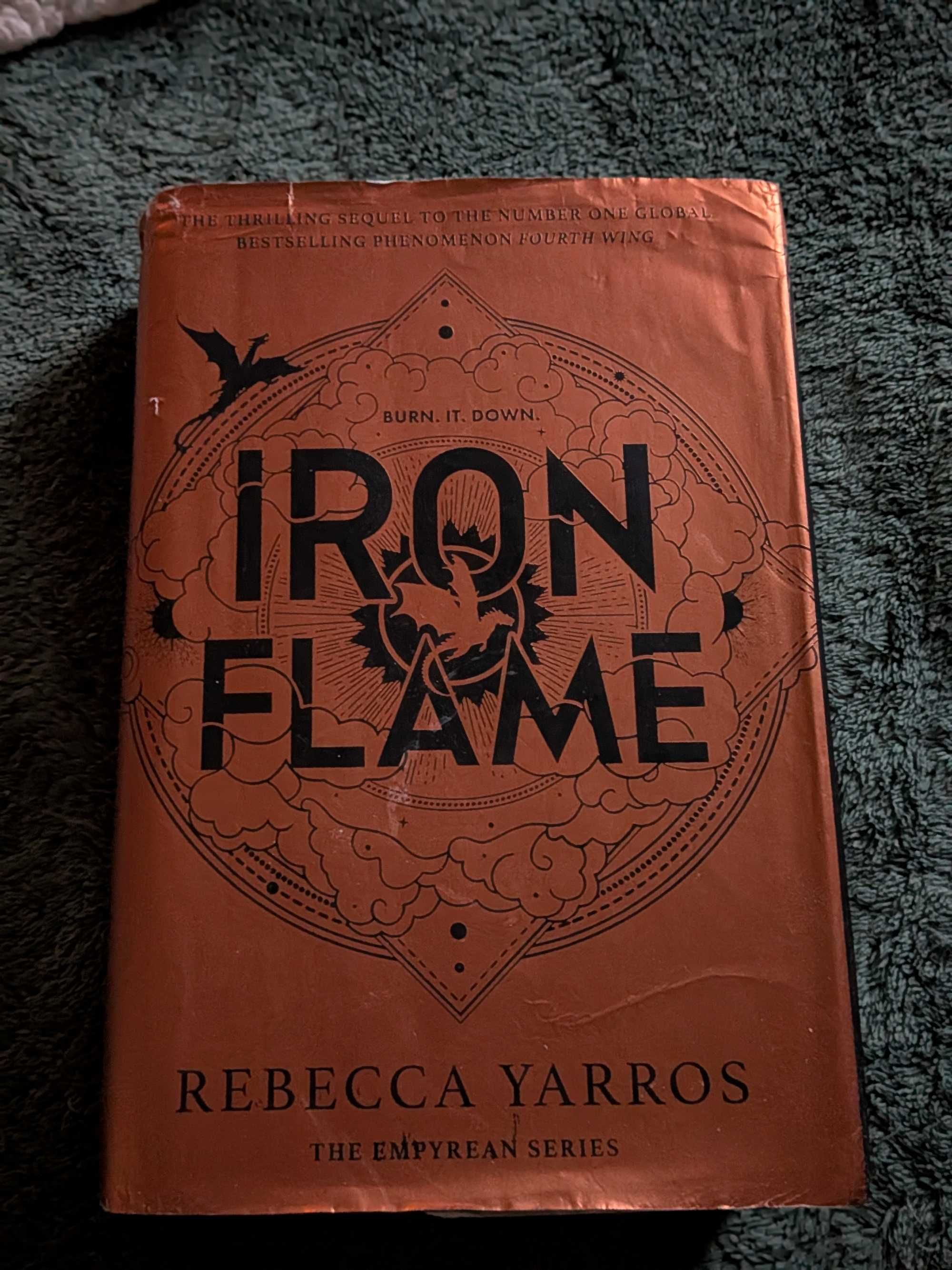 Iron Flame - Rebecca Yarros (Capa dura) (Livro 2)