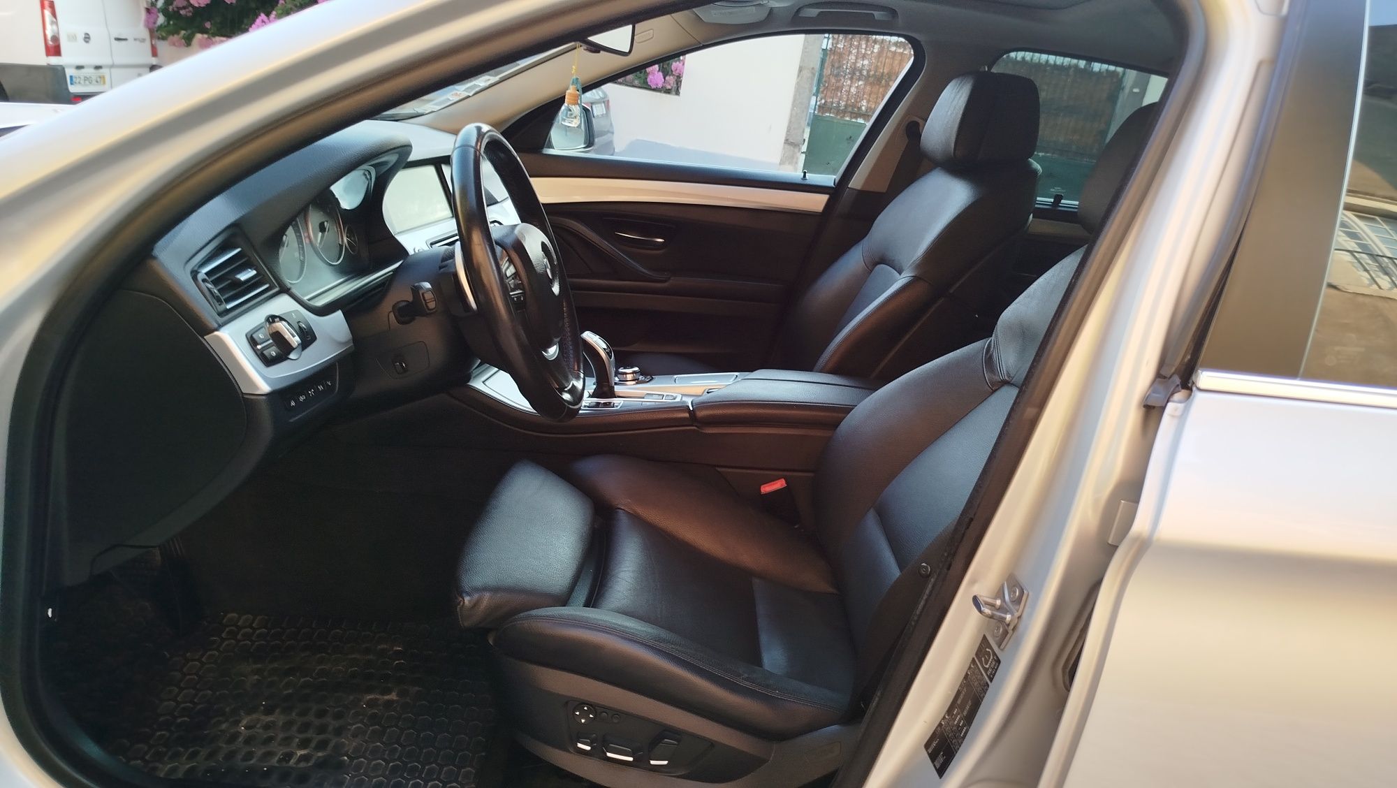 BMW 530d 245cv automático de 2010 nacional