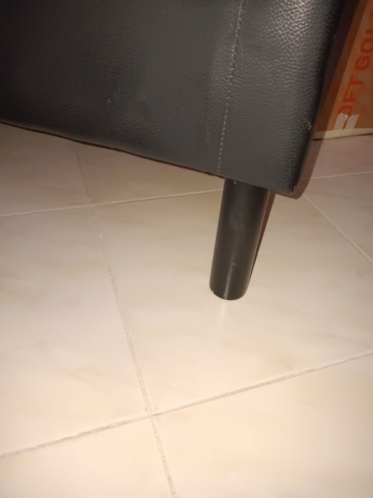 Poltrona preto de napa