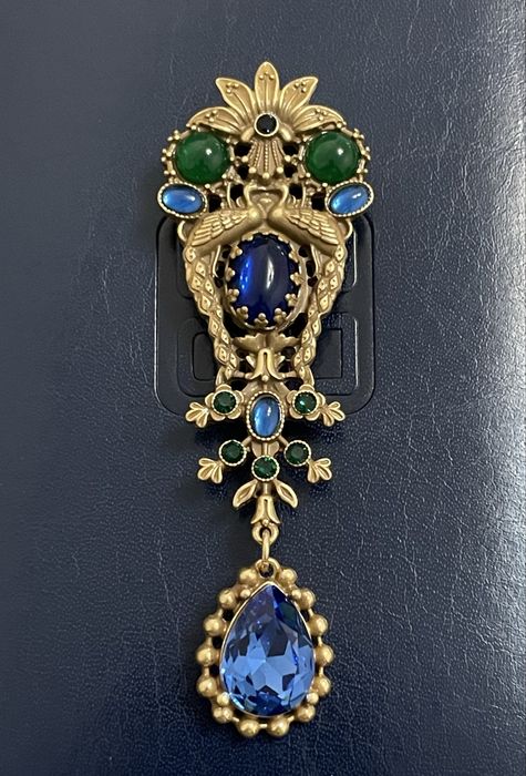 Брошка у вінтажному стилі