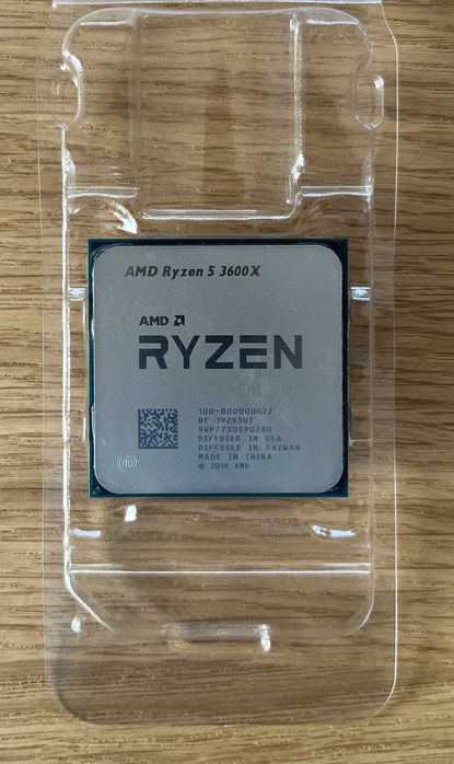 Procesor AMD Ryzen 5 3600X, 3.8 GHz, 32 MB, BOX (+ AMD Wraith Spire)