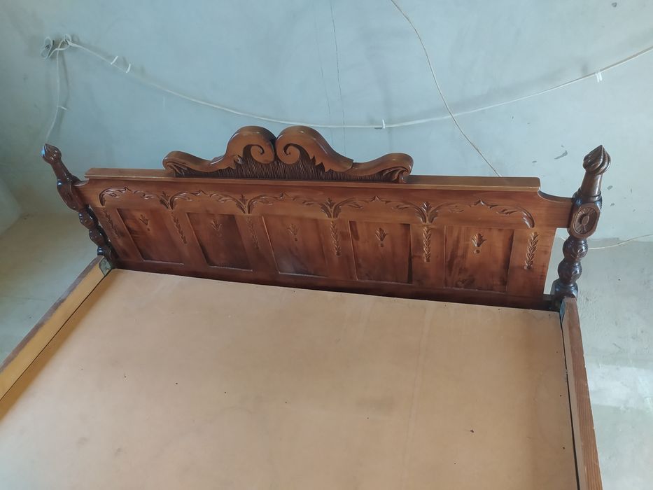 Двоспальне ліжко