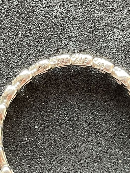 Продам жіночу срібну каблучку Pandora