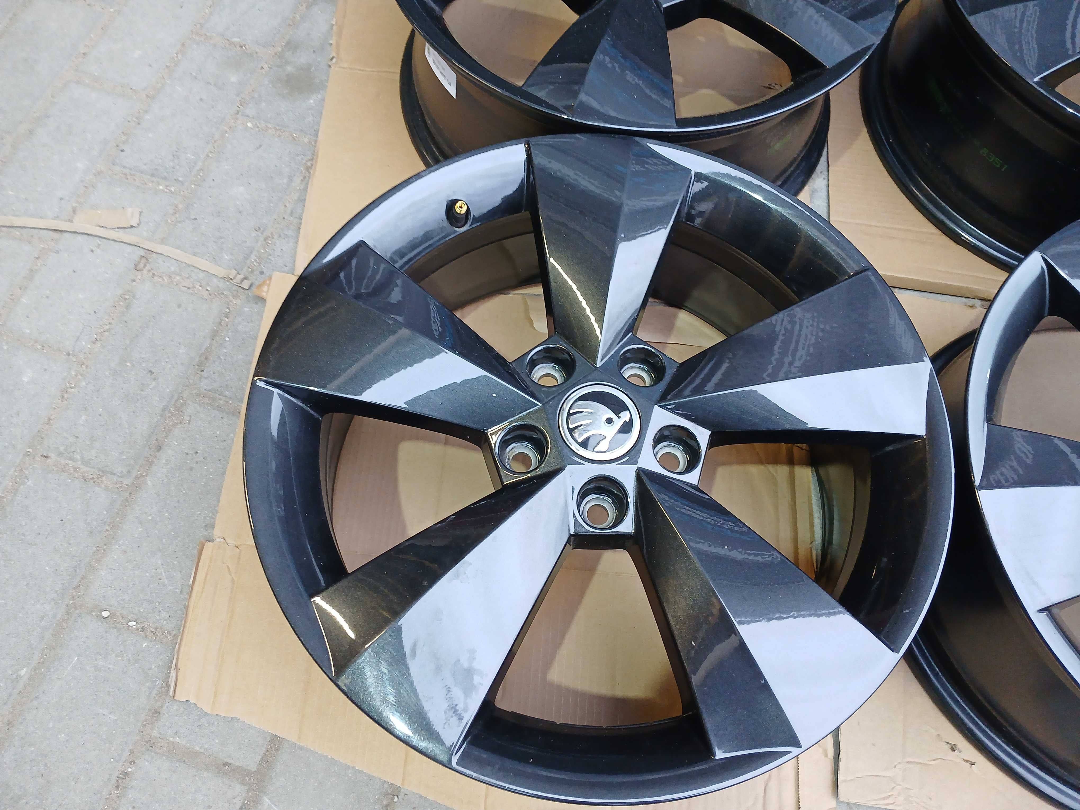 4x czarne felgi R17 5x112 Skoda Karoq Kodiaq Yeti Superb Octavia Vw Au