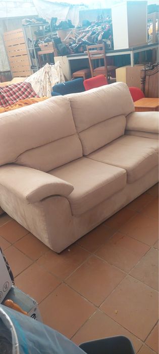Sofa creme de 2 lugares