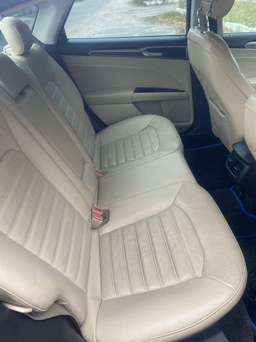 Кожаный салон Ford Fusion