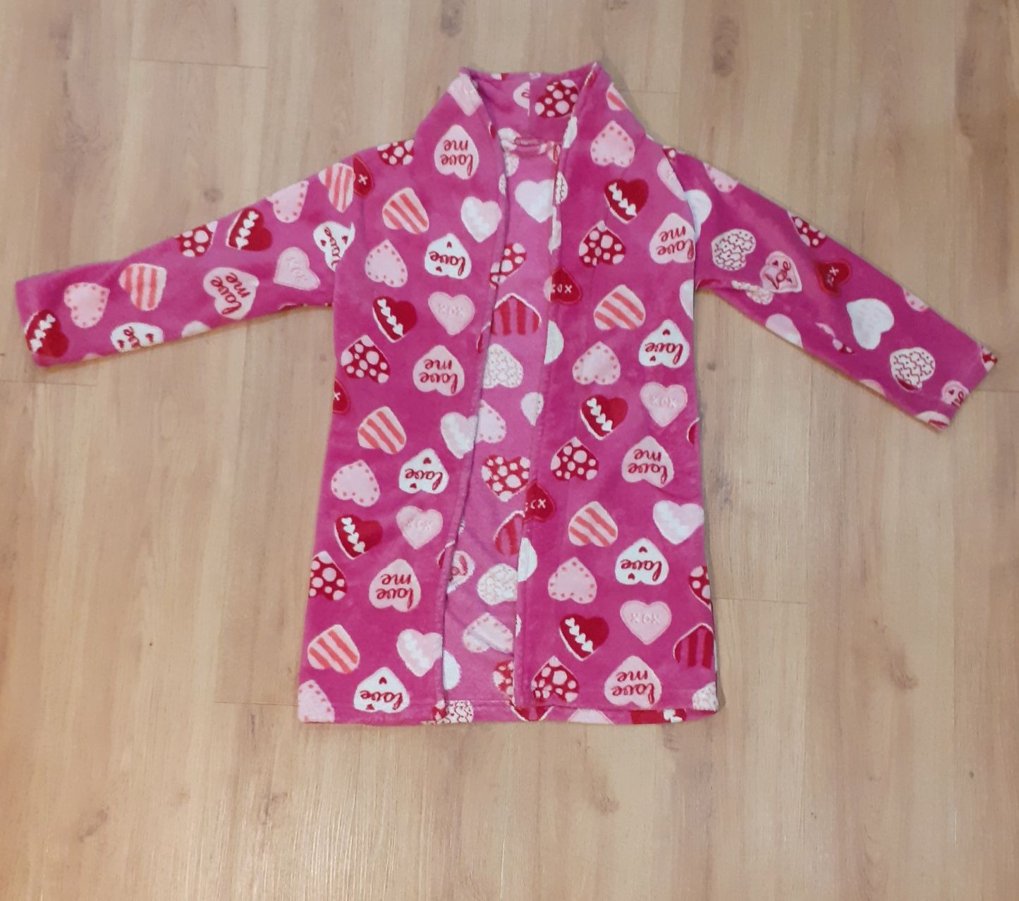 Robe rosa com desenhos sem cinto