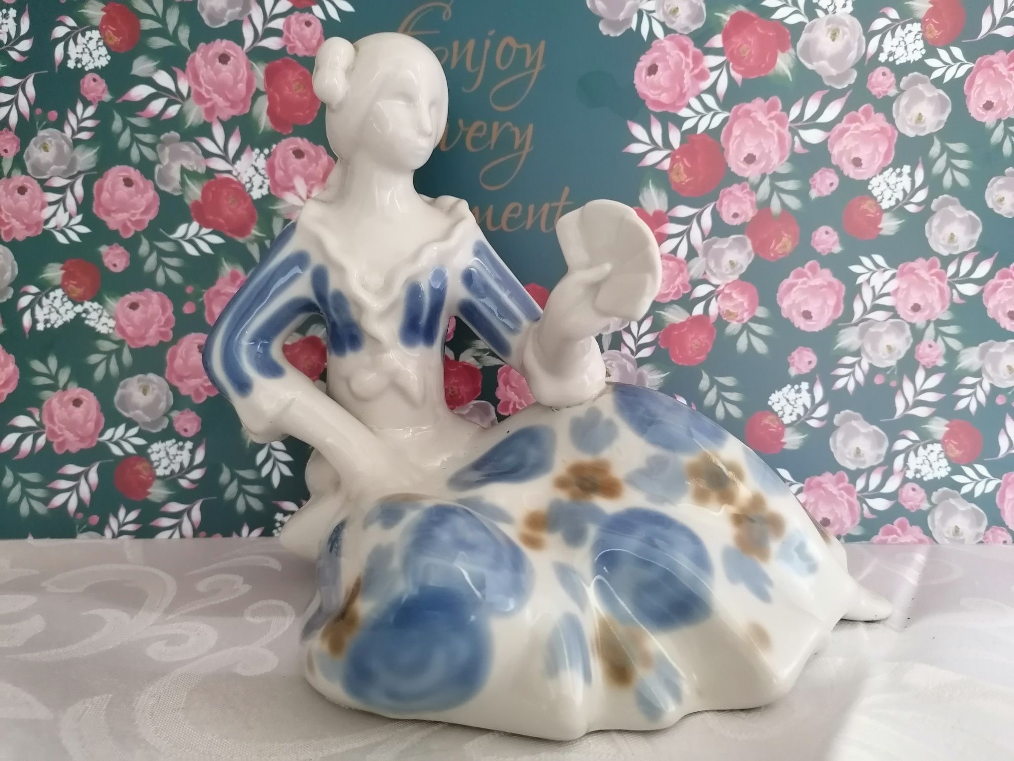 Ładna porcelanowa figurka damy Połonne polecam