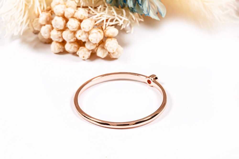 Кольцо из красного золота с рубином