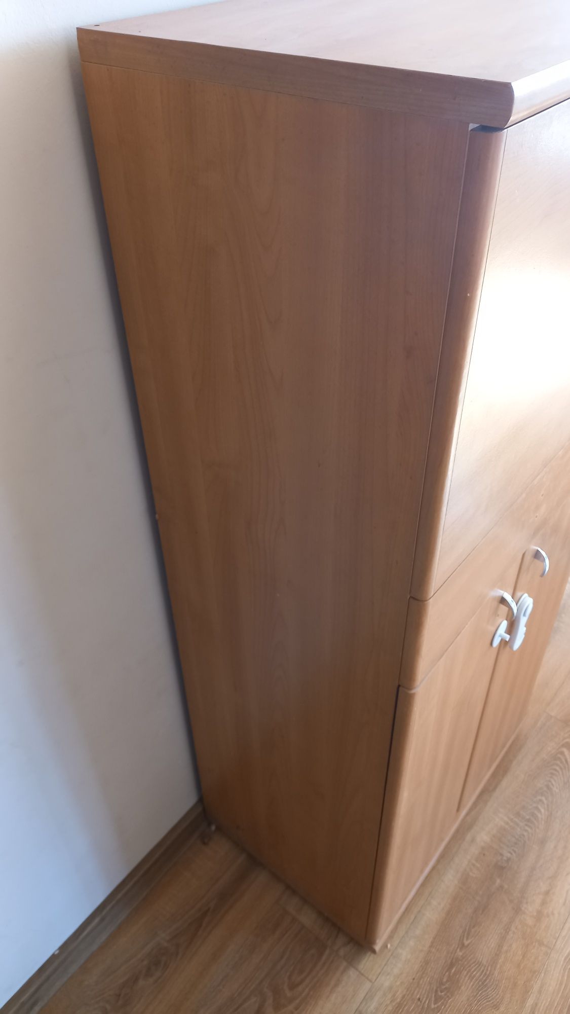 Szafka w dobrym stanie barek