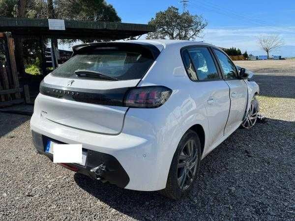 Salvado Peugeot 208 II 1.2 i | 2021 | Gasolina| 73.260 Km