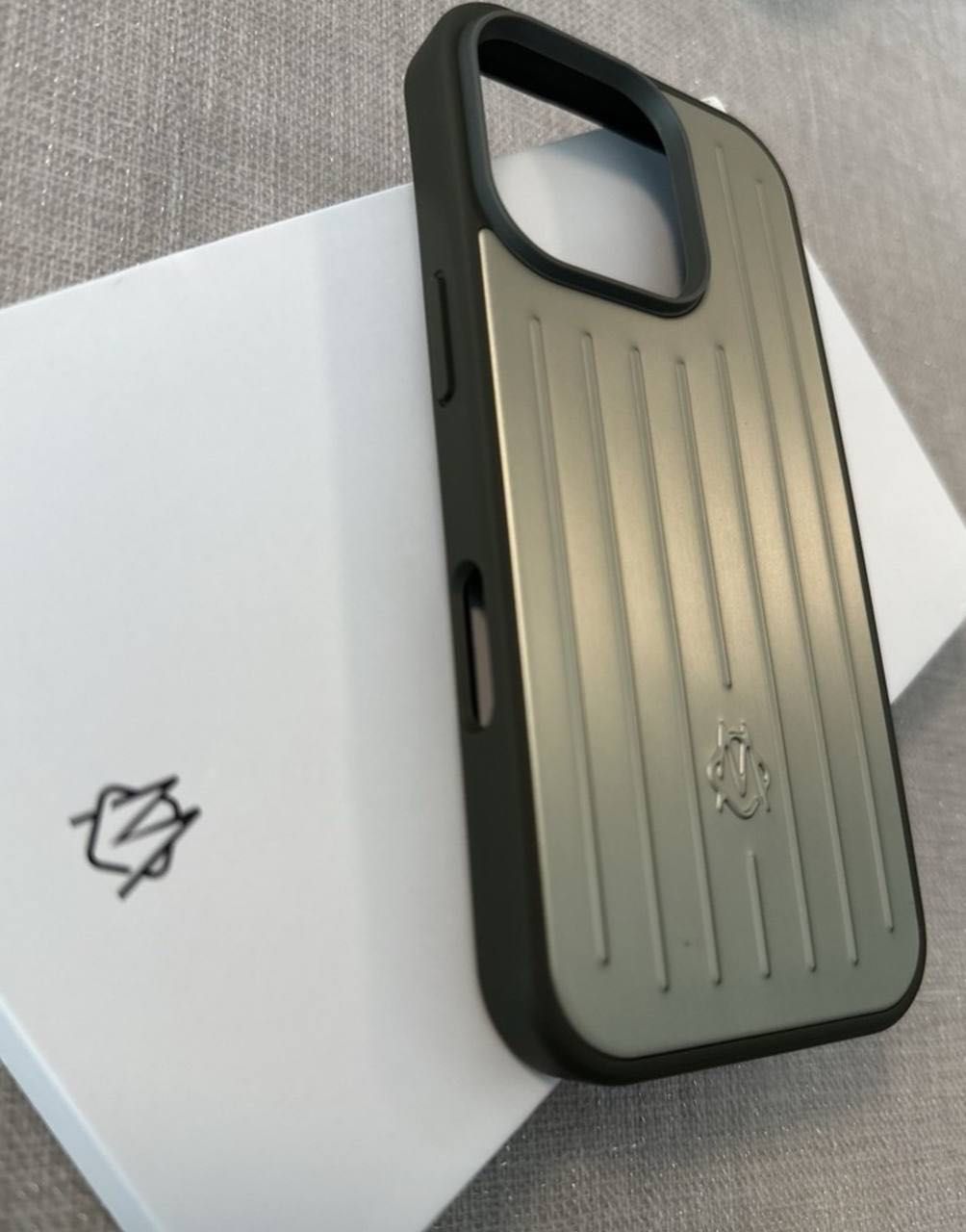 Чехол Rimowa iphone 16 pro