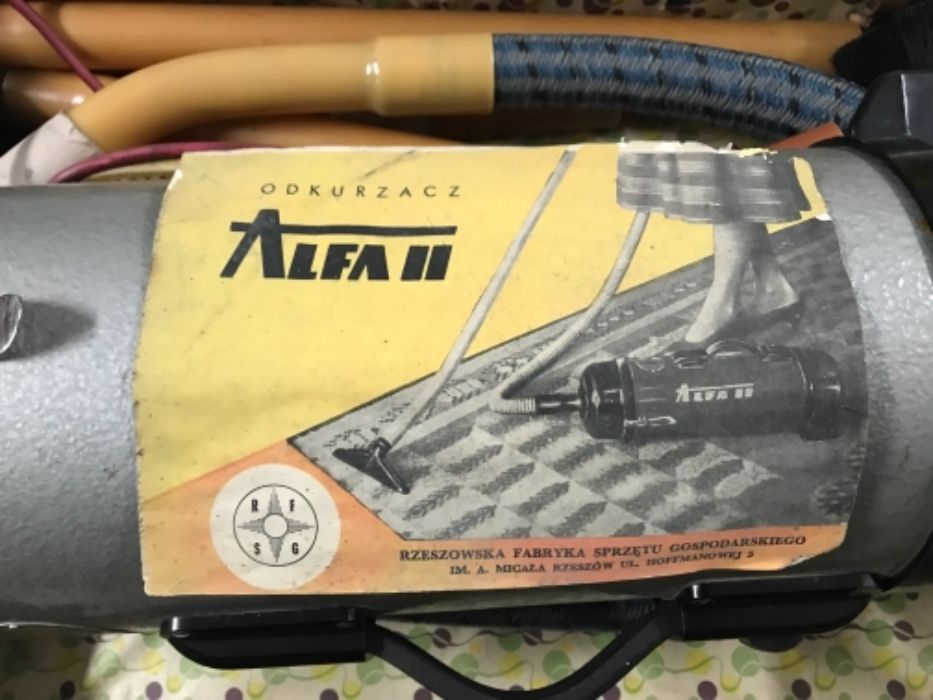 Stary odkurzacz Alfa 2 z oryg. akcesoriami i walizką Vintage Prl