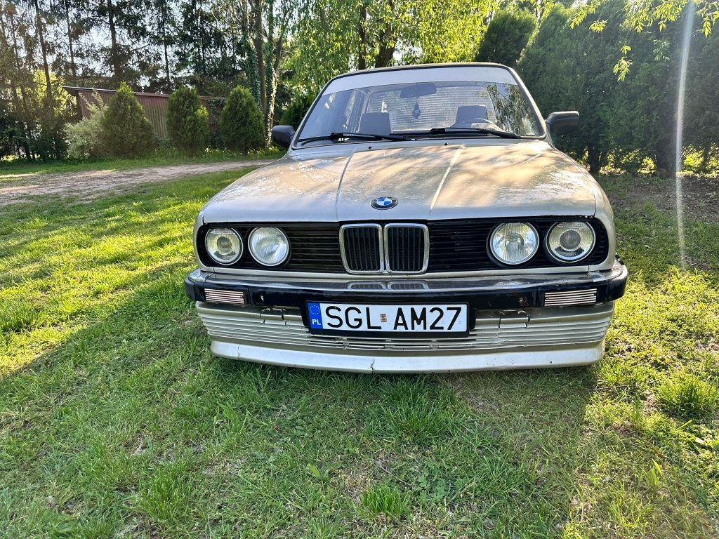 BMW E30 sedan 320 automat