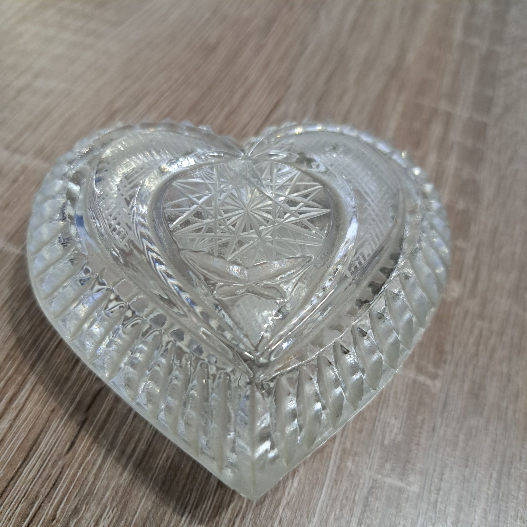 Szkatułki w kształcie serca porcelana i kryształ