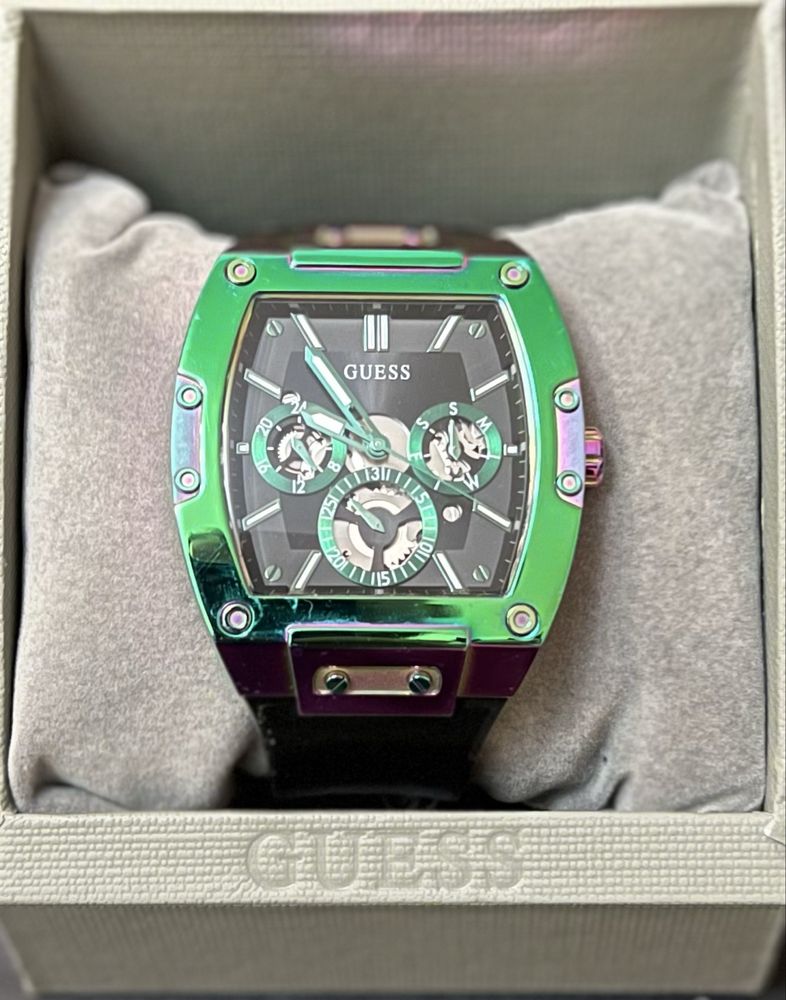 Наручные часы Guess