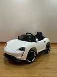 Carro elétrico  branco