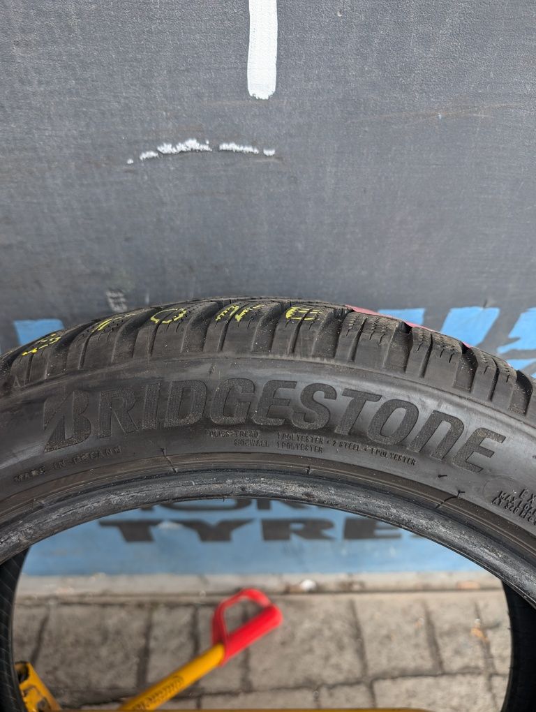 Комплект зимових шин Bridgestone 225/45 R17 225*45 17 Blizzak LM 005