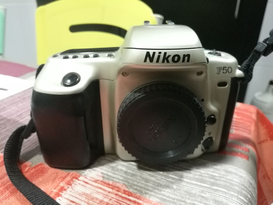 Nikon F50 como nova