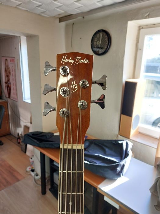 gitara basowa elektroakustyczna