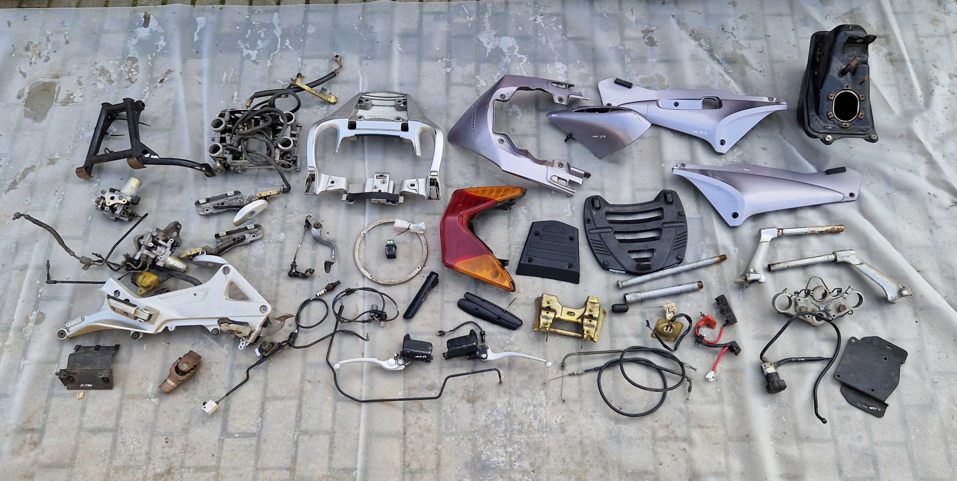 Honda ST 1300 lampa tył set kierownica wtryski owiewka pompa półka oś