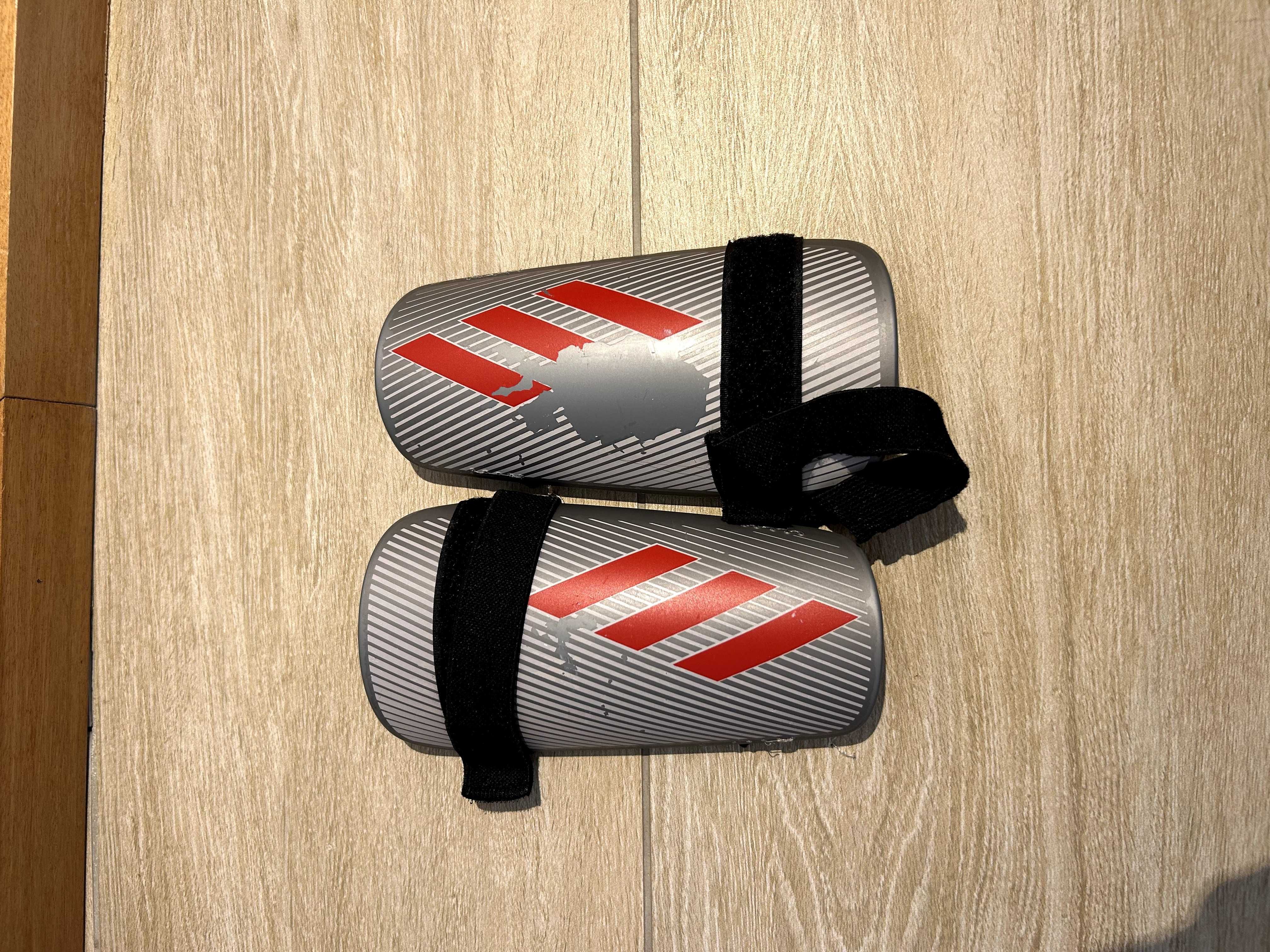Caneleiras Adidas