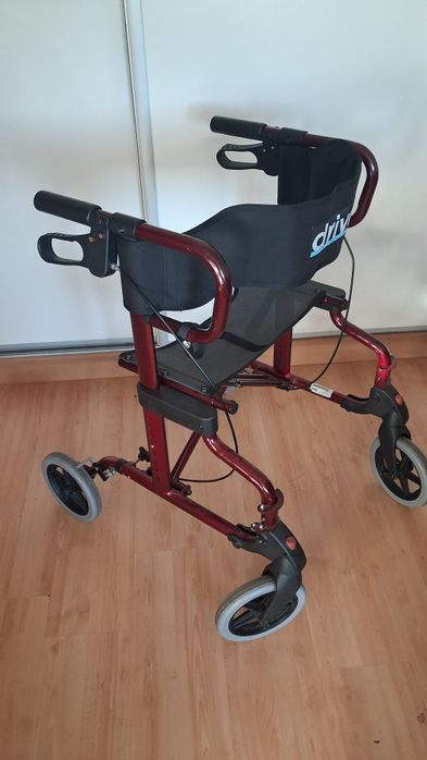 Balkonik z kółkami skrętnymi z opcją siedzenia