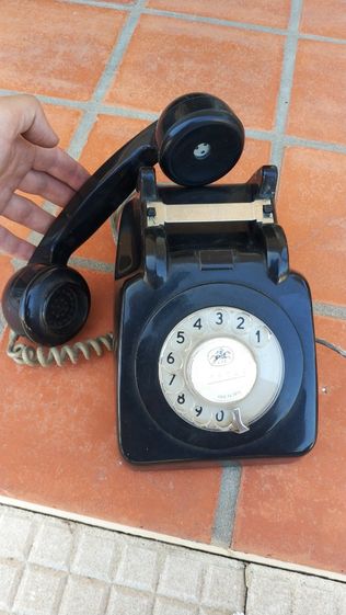 Telefone antigo para colecionador ou decoração