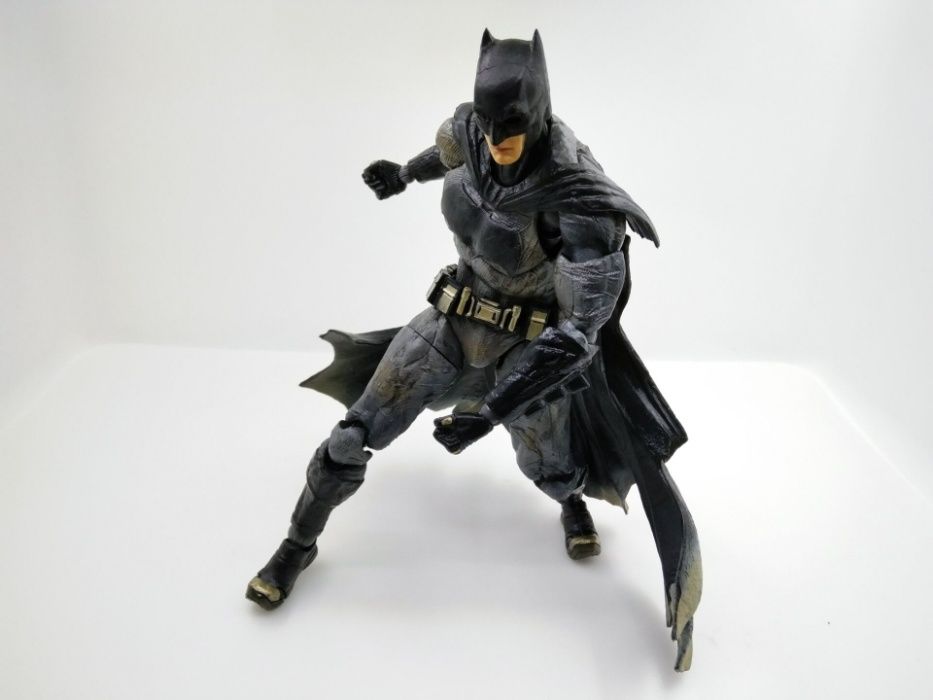 Игрушка фигурка Batman - Бэтмен, 27см