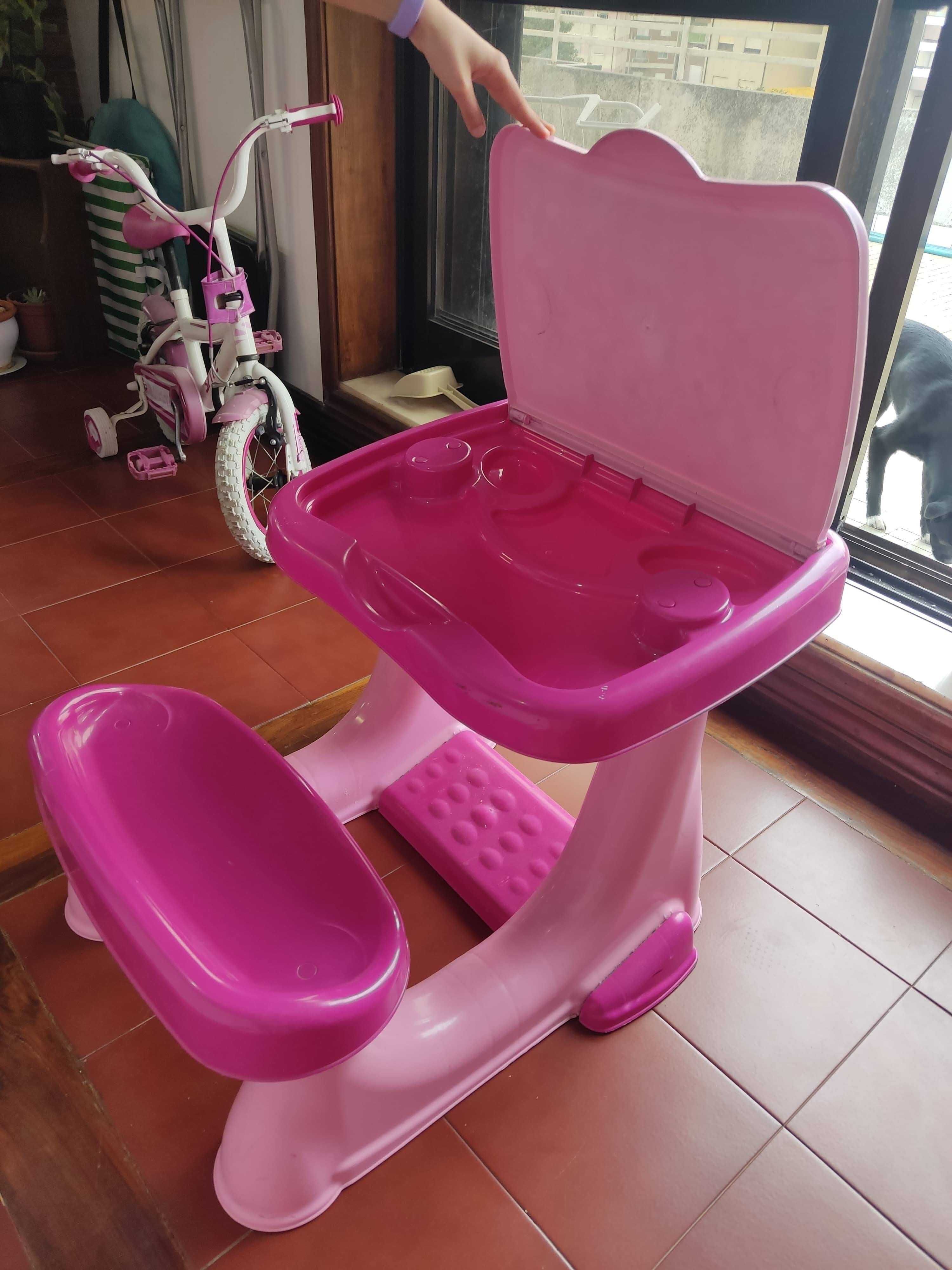 Mesa rosa das princesas