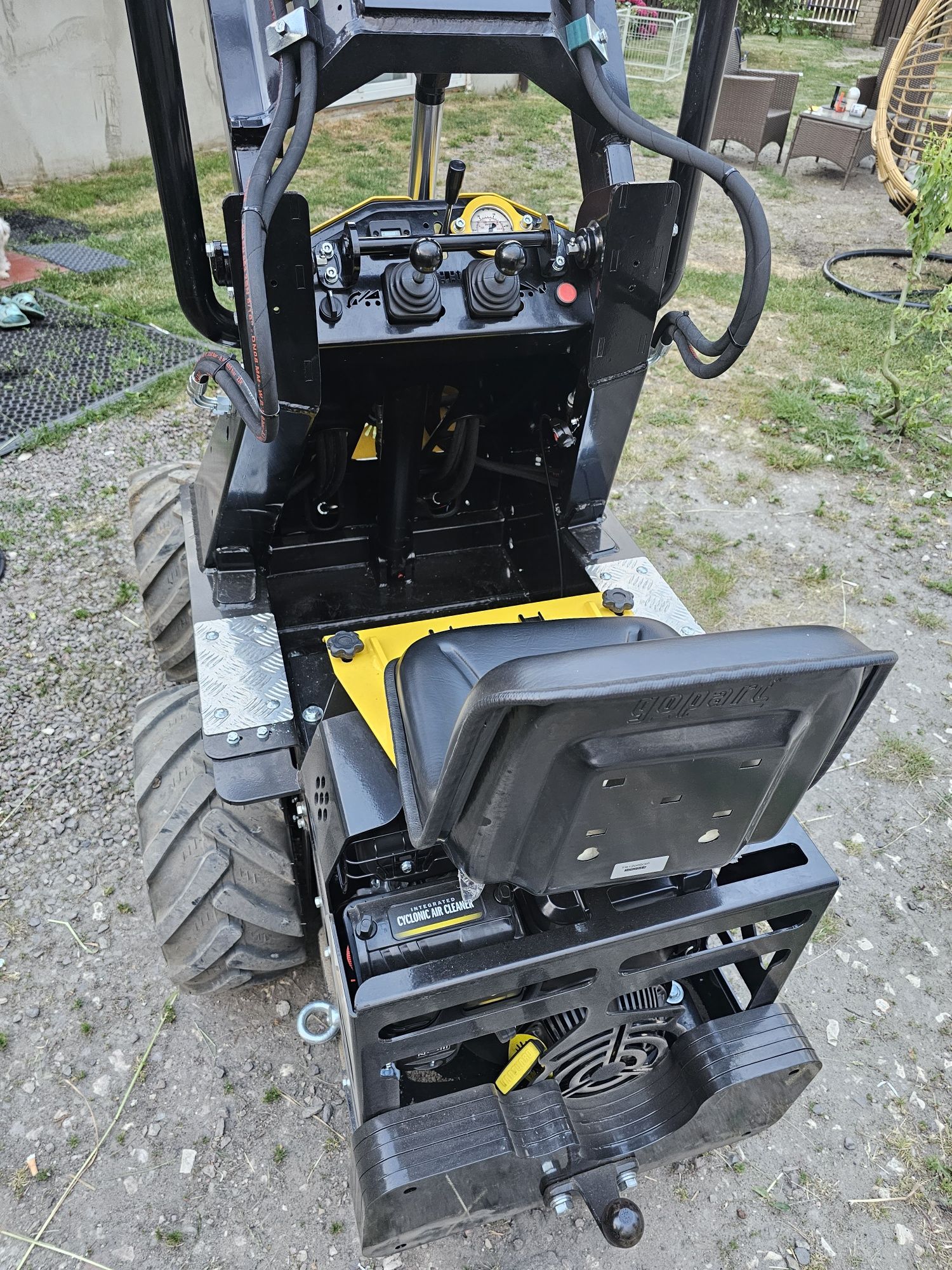 Wynajem mini ładowarki. Miniładowarka