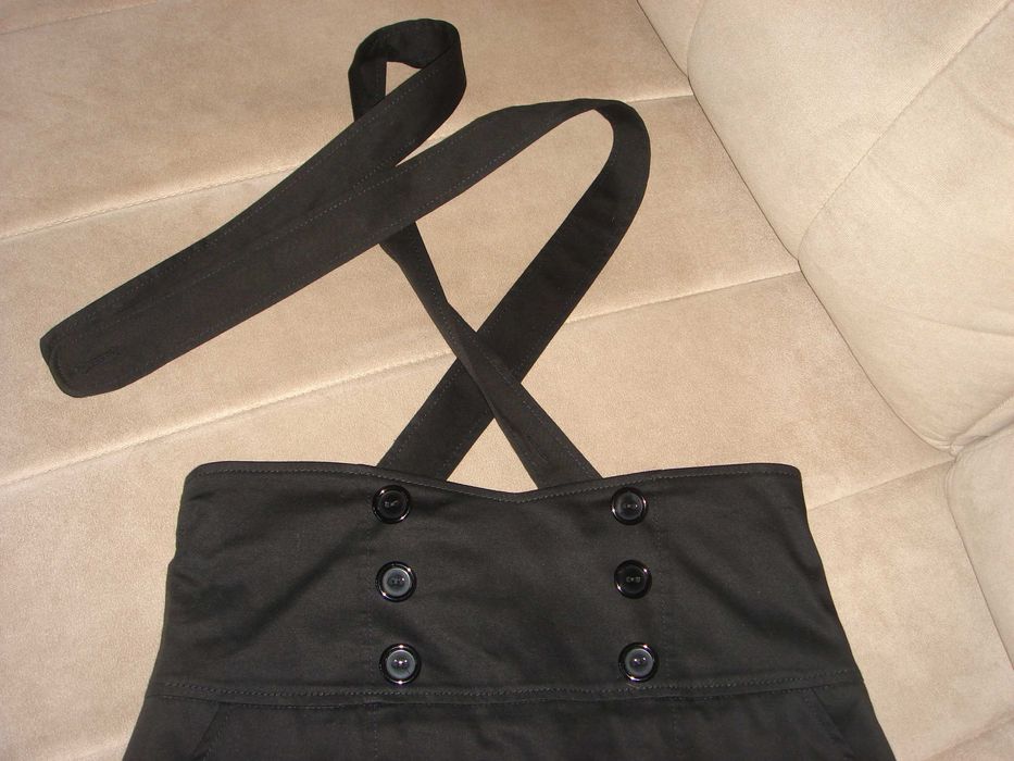 spódniczka na szelkach z podwyższonym stanem