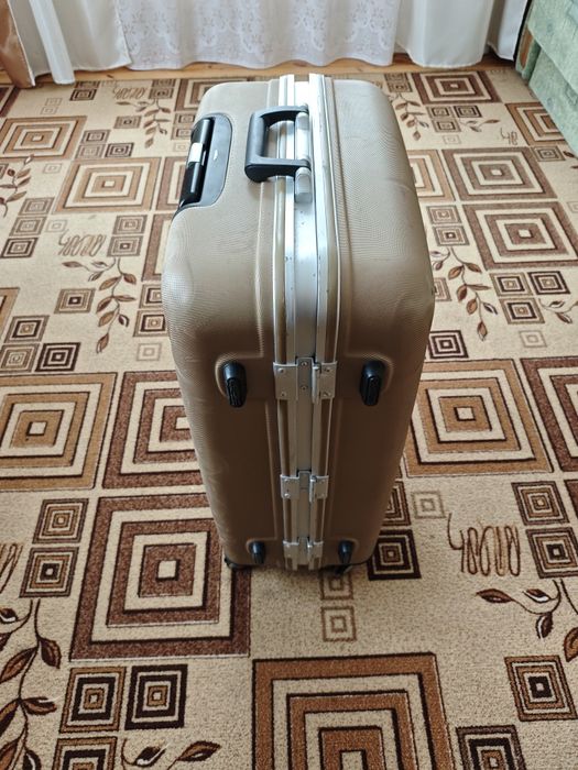 Велика валіза чемодан