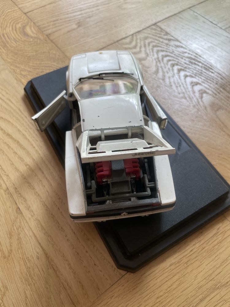 Model Ferrari Testarossa - Bburago
