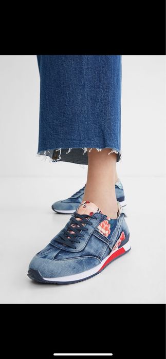 Продам стильні кросівки Desigual 21WSKD04 39розмір