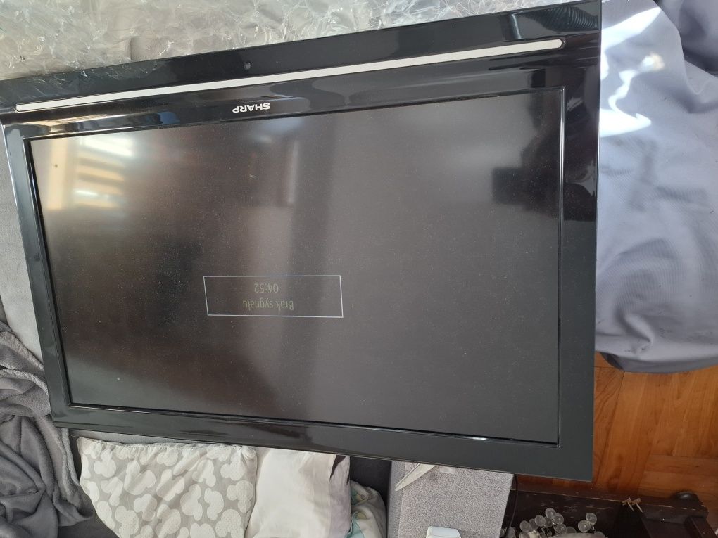 W pełni sprawny telewizor LCD Sharp 32'