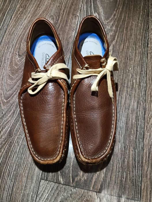 Мокасіни,туфлі,черевики.