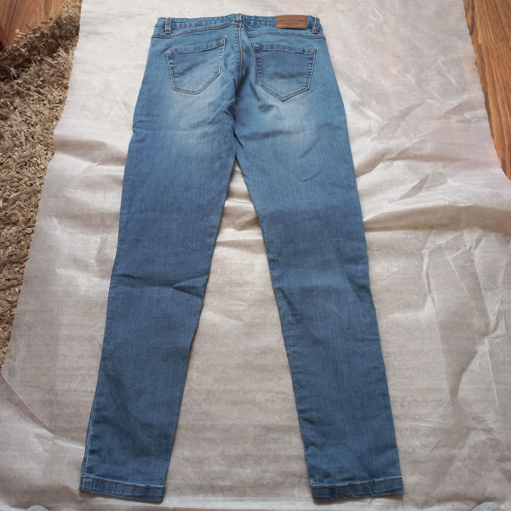 Spodnie damskie jeansowe cropp