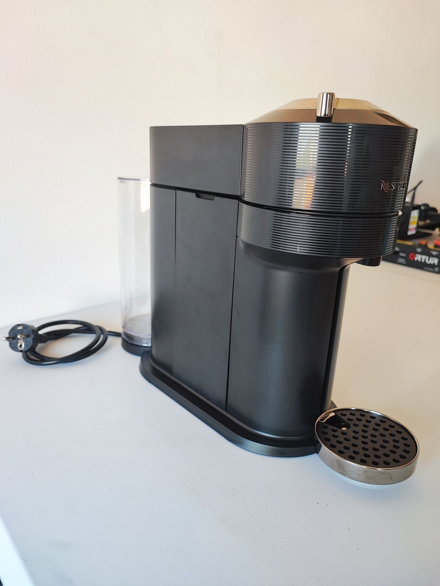 Máquina Nespresso Vertuo Next C clássico Black