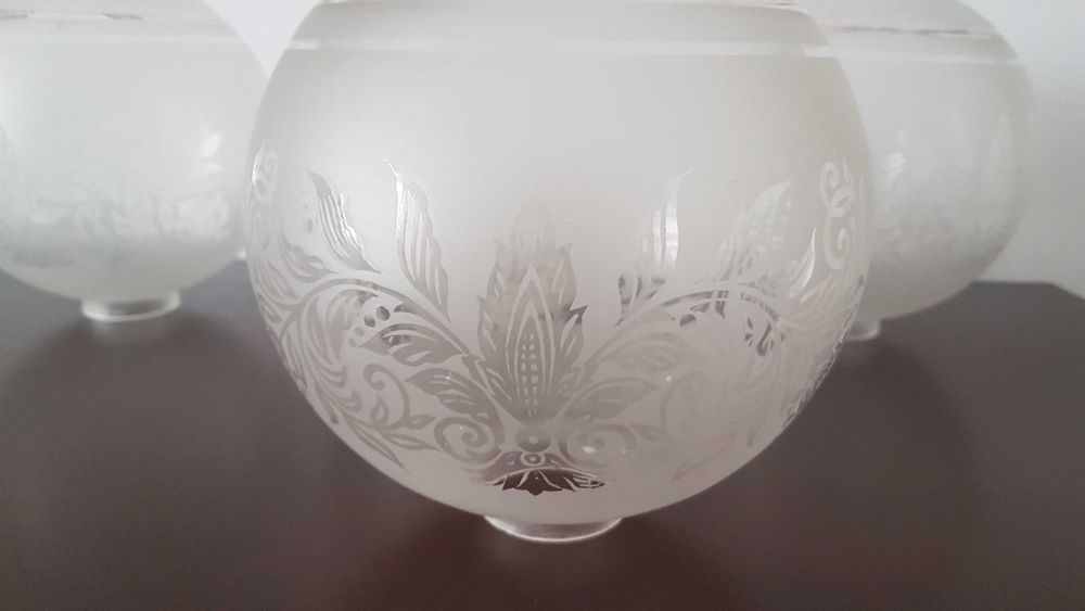 Globo em vidro branco gravado a fosco para candeeiro